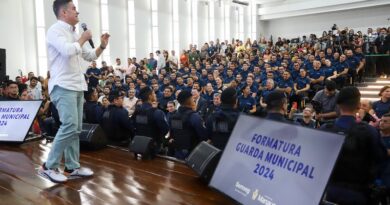 Prefeito David Almeida forma 230 candidatos aprovados no curso de formação da Guarda Municipal