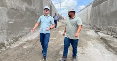 Prefeito David Almeida vistoria serviços finais do viaduto Rei Pelé