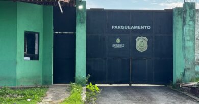 Grupo de criminosos invade parqueamento da Polícia Civil e rouba cerca de 15 motos em Manaus