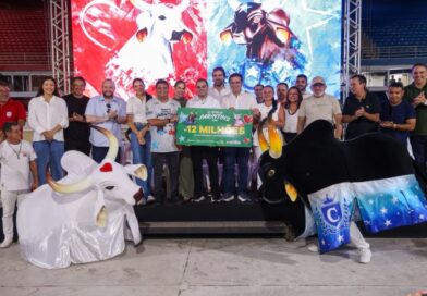 Governo anuncia investimentos para o Festival de Parintins e assina convênio para obras de infraestrutura